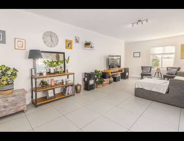 3 BEDROOM FREEHOLD SOLD IN SUNNINGDALE